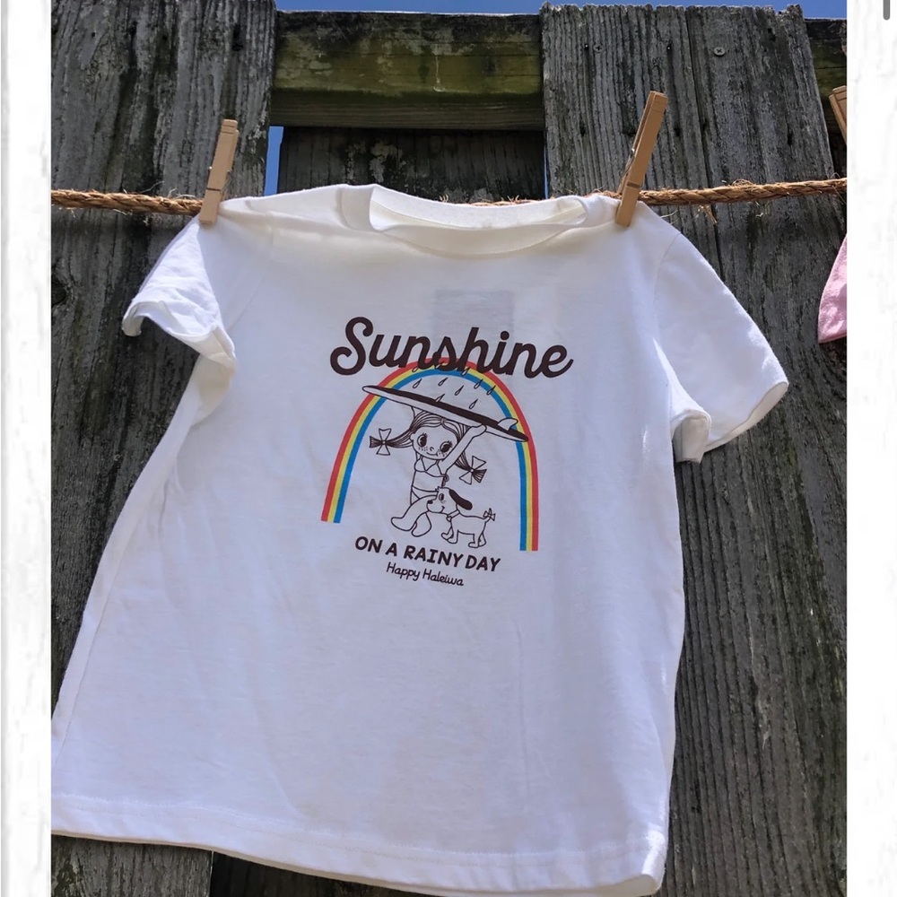 Sunshine On A Rainy Day Women

100% Cotton
Classic